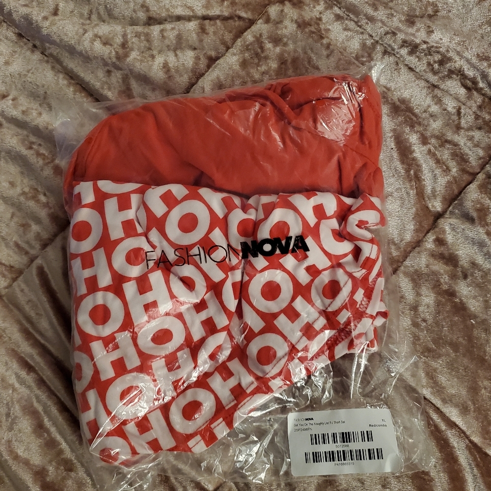 BRAND NEW Fashion Nova Holiday PJ Set